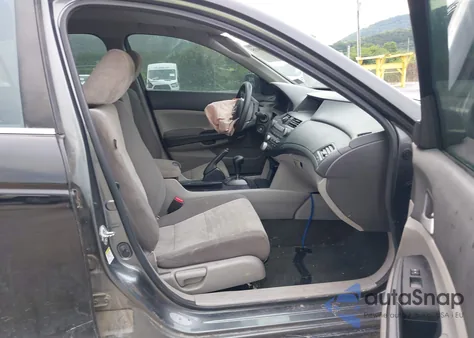 2010 Honda Accord 2.4 Lx z USA, uszkodzony, nr VIN 1HGCP2F34AA153354